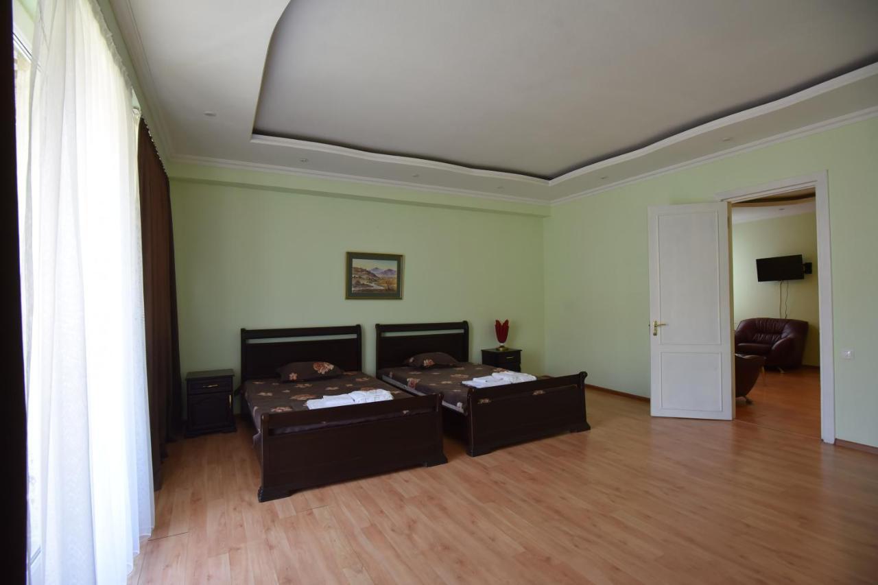 Hotel Vake Palace Tbiliszi Kültér fotó