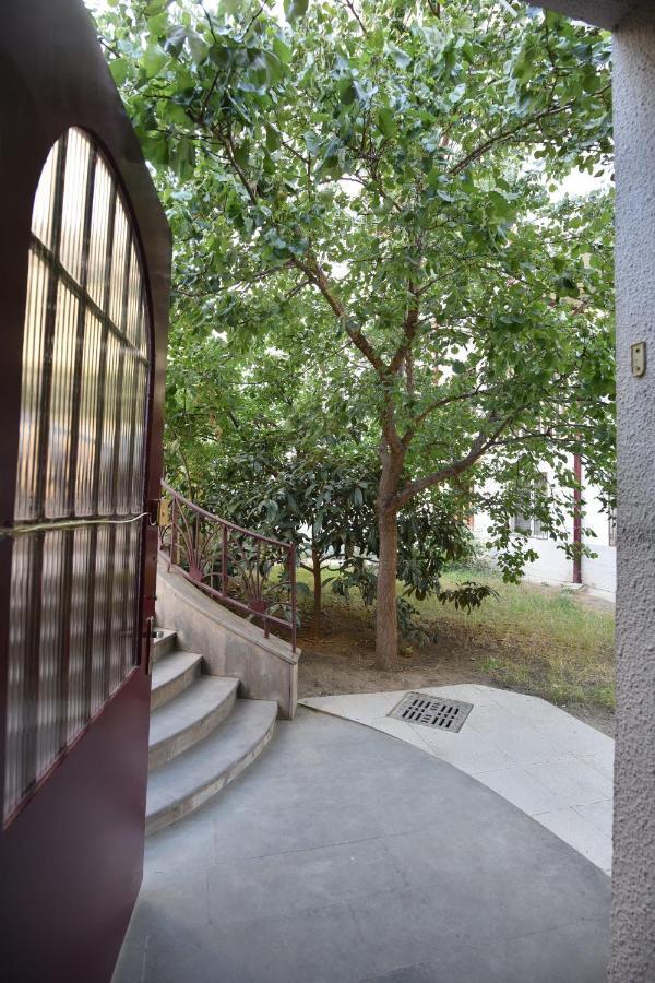 Hotel Vake Palace Tbiliszi Kültér fotó